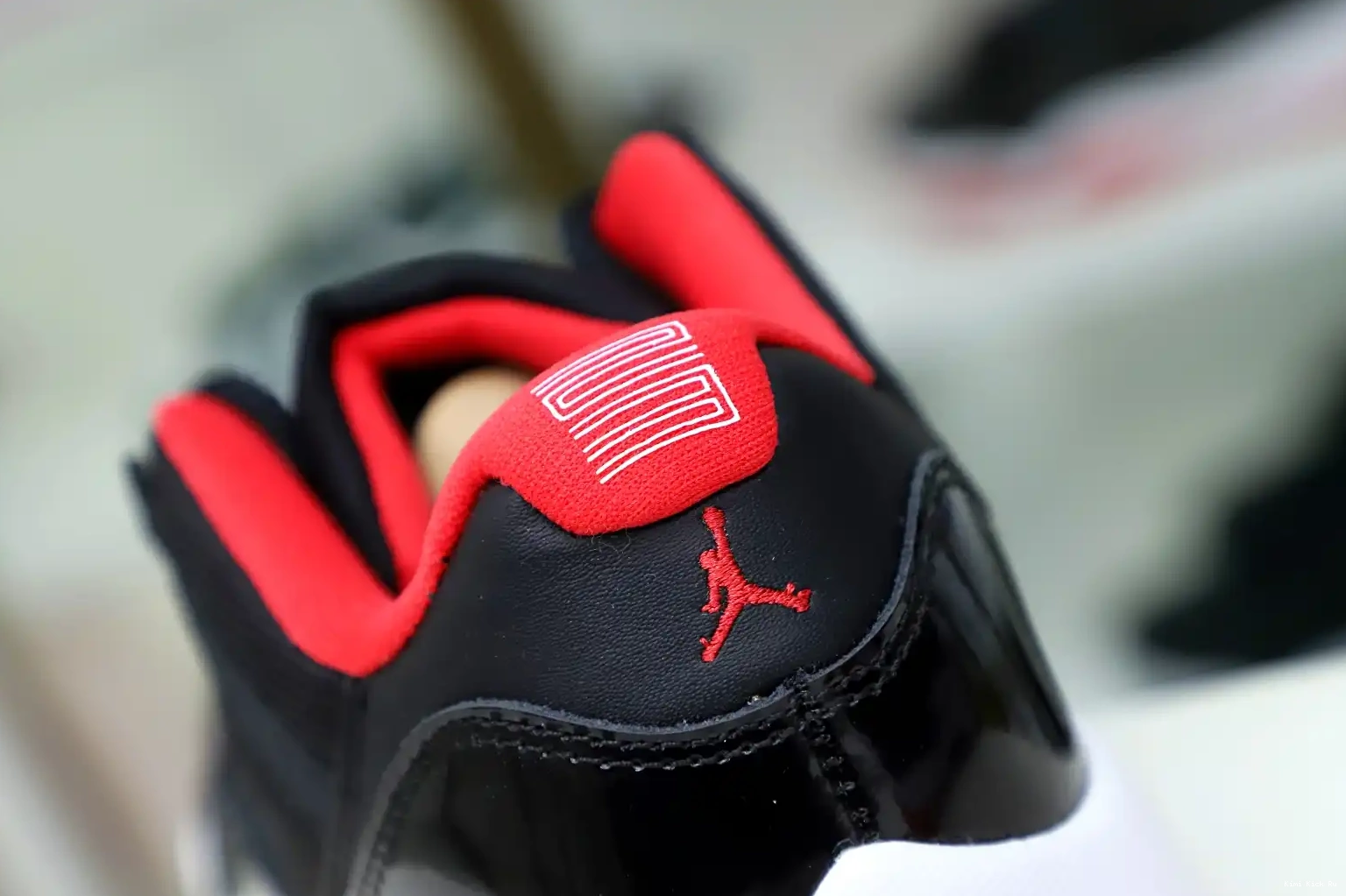 Kimikick 11 LOW JORDAN BRED RETRO AIR 0811